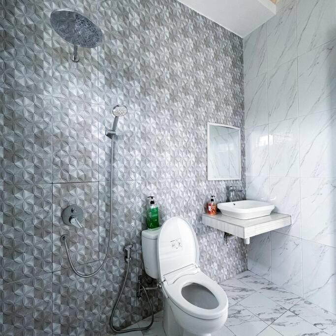 Villa 55 With Pool, Karaoke And Rooftop Богор Екстер'єр фото